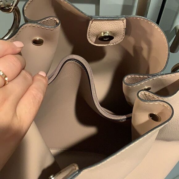 🎉last deal 🎉Guess dusty pink color crossbody bag - Picture 5 of 15